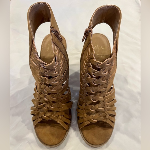 New Direction Heels - Picture 2 of 5